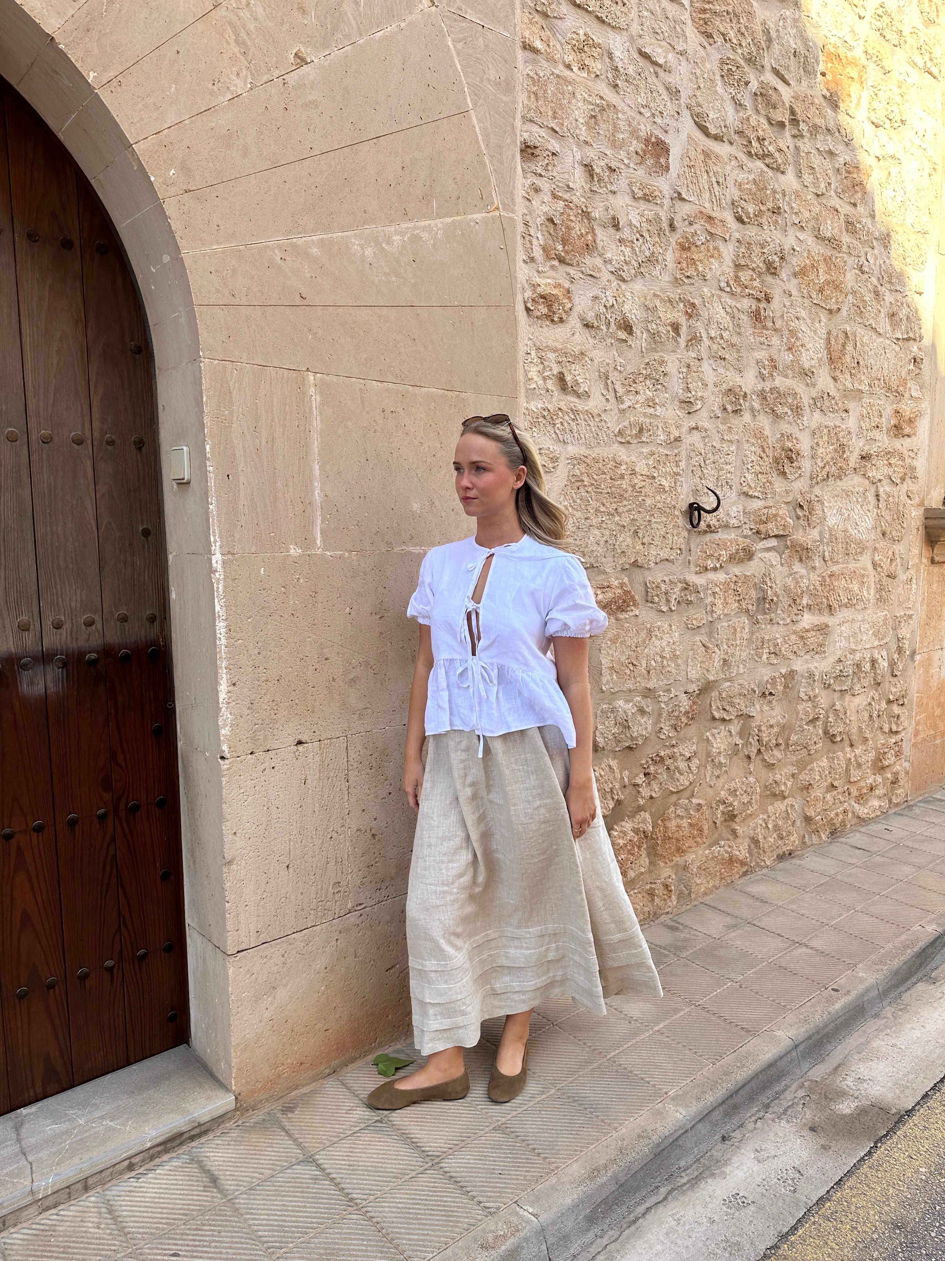 blusa blanca de lino moderna
