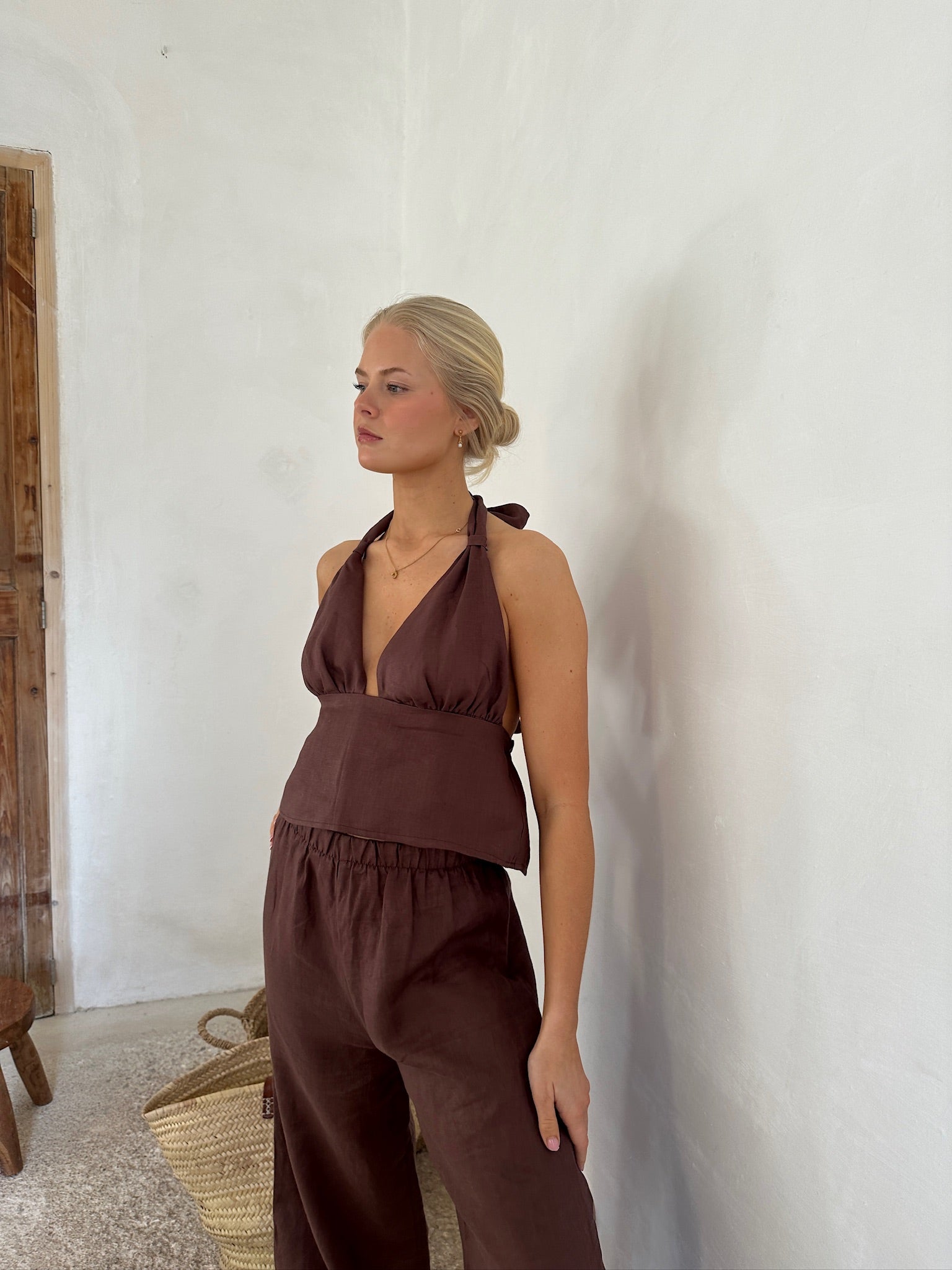 top de mujer de lino color chocolate