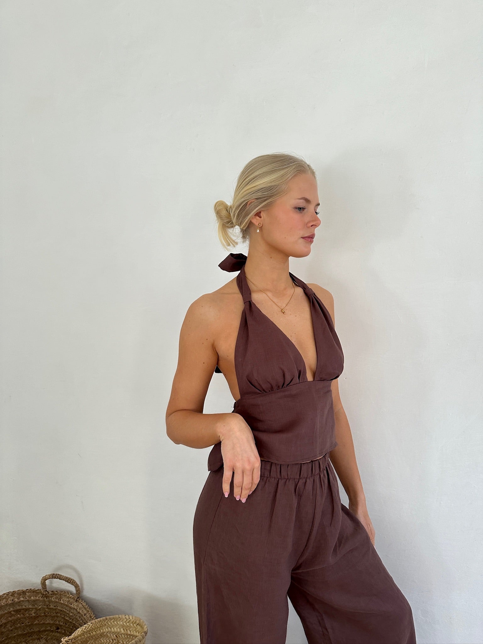 top de mujer en lino chocolate