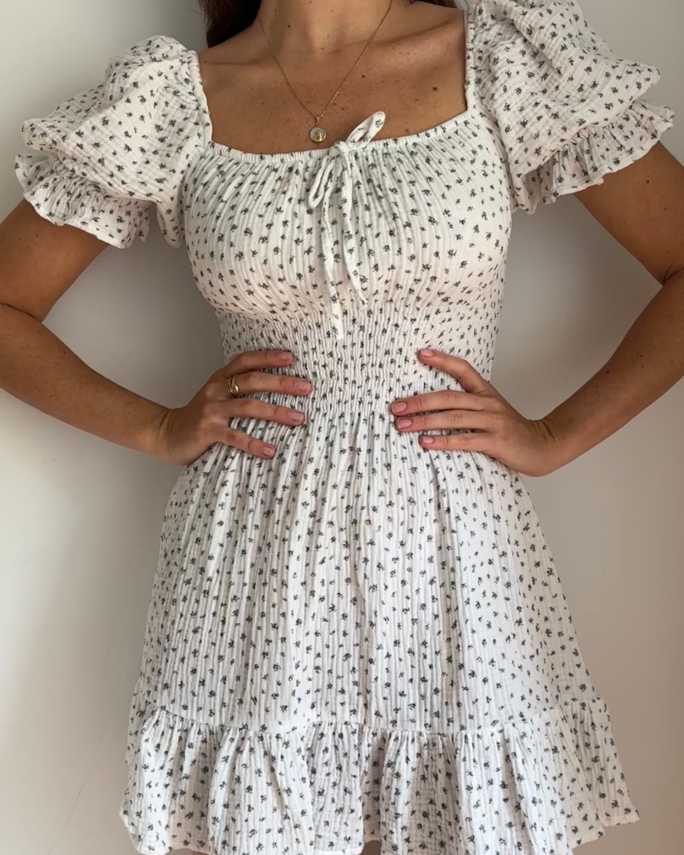vestido de lino con olanes