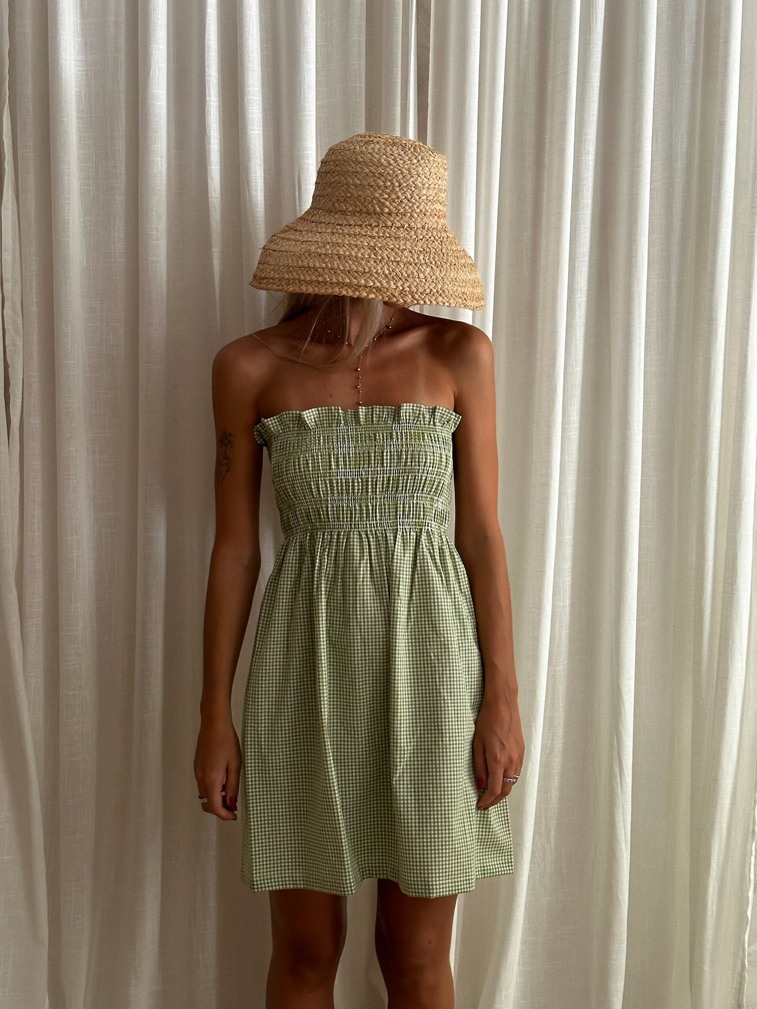 vestido verde de lino