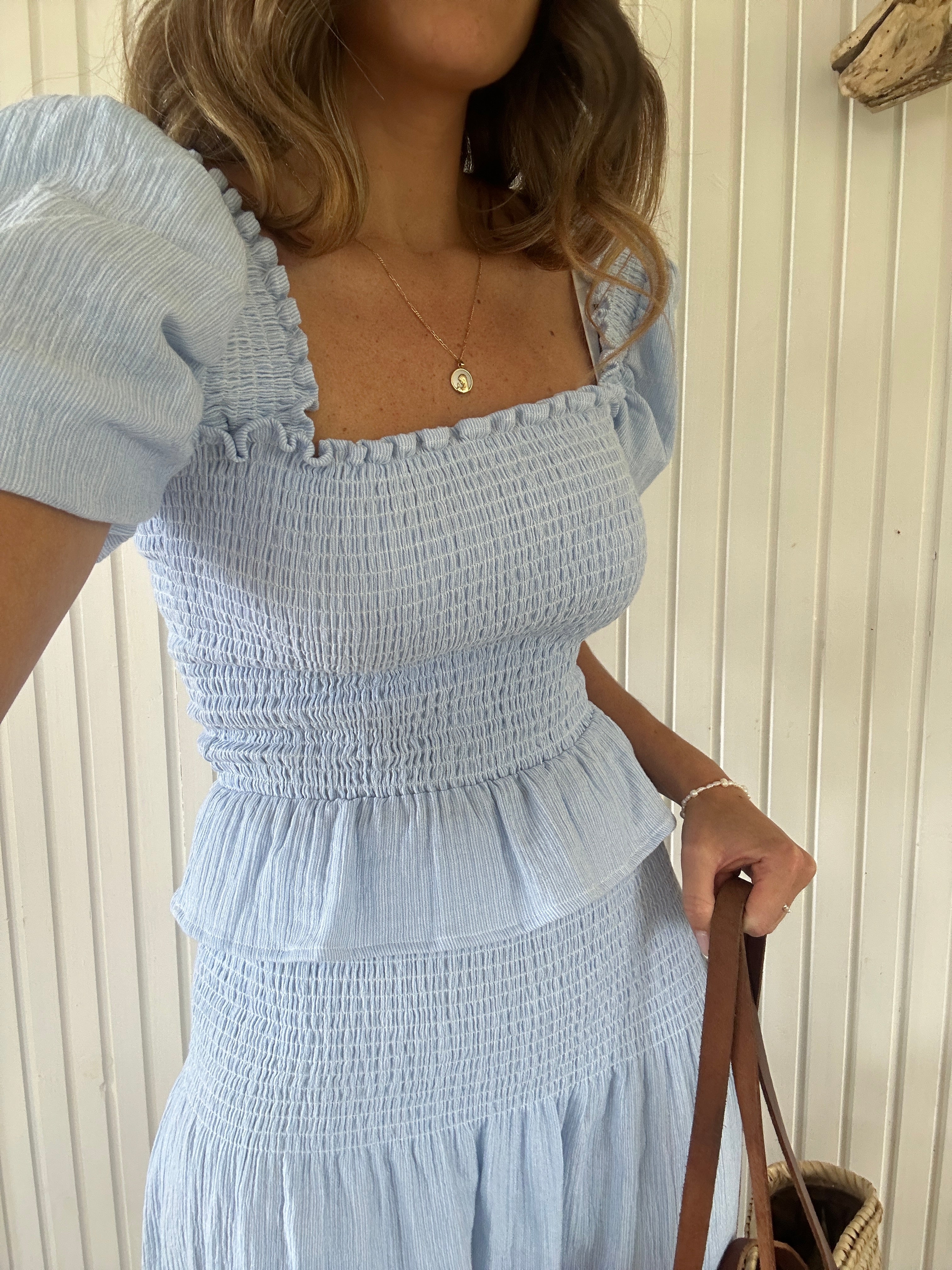 falda de lino azul claro